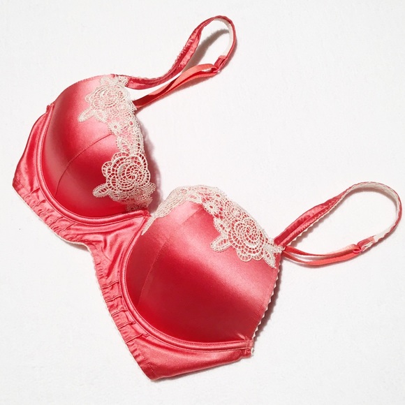 Elle MacPherson Intimates Other - ✨3/15✨NW Elle MacPherson 32D Underwire Bra SFH